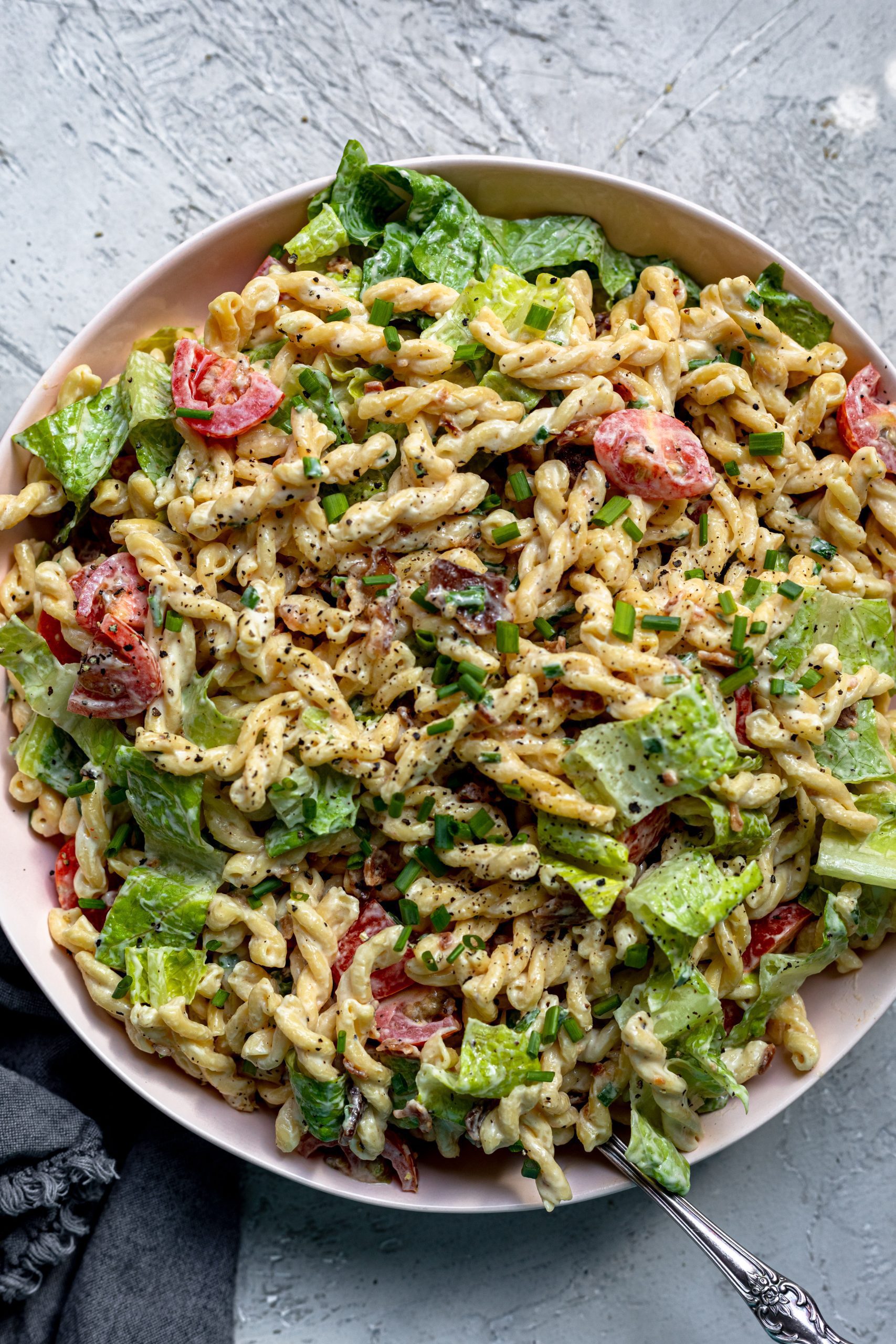 blt pasta salad with chive dressing